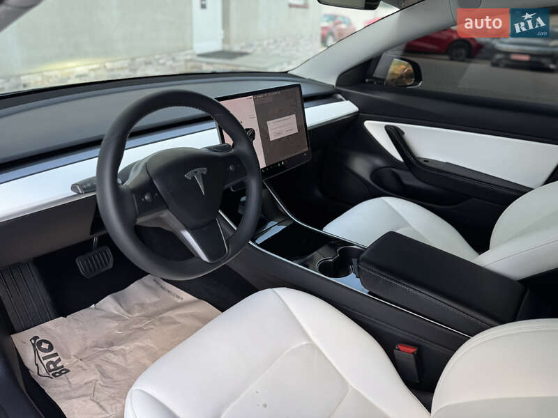 Седан Tesla Model 3 2019 в Луцке