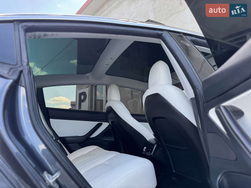 Седан Tesla Model 3 2019 в Луцке