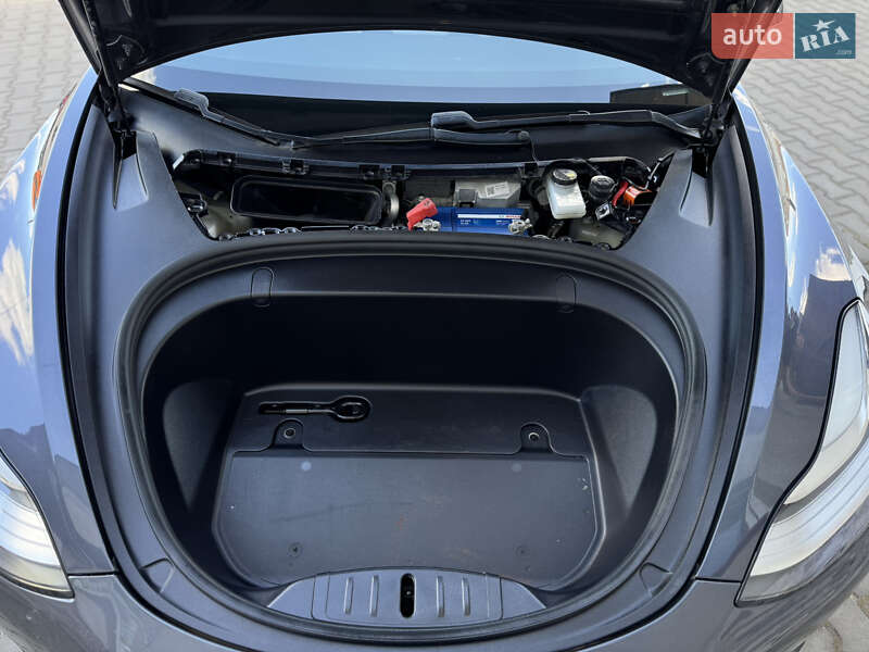 Седан Tesla Model 3 2019 в Луцке