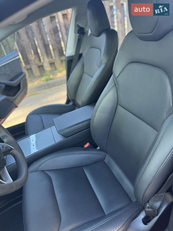 Седан Tesla Model 3 2024 в Стрые