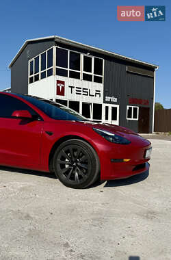 Седан Tesla Model 3 2021 в 