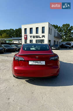 Седан Tesla Model 3 2021 в 