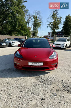 Седан Tesla Model 3 2021 в 