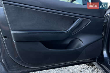 Седан Tesla Model 3 2019 в 