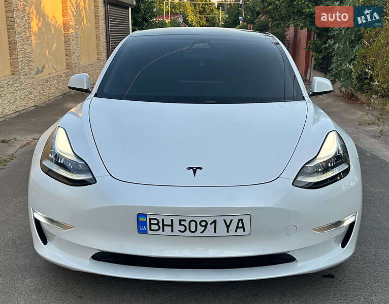 Седан Tesla Model 3 2019 в Чорноморську