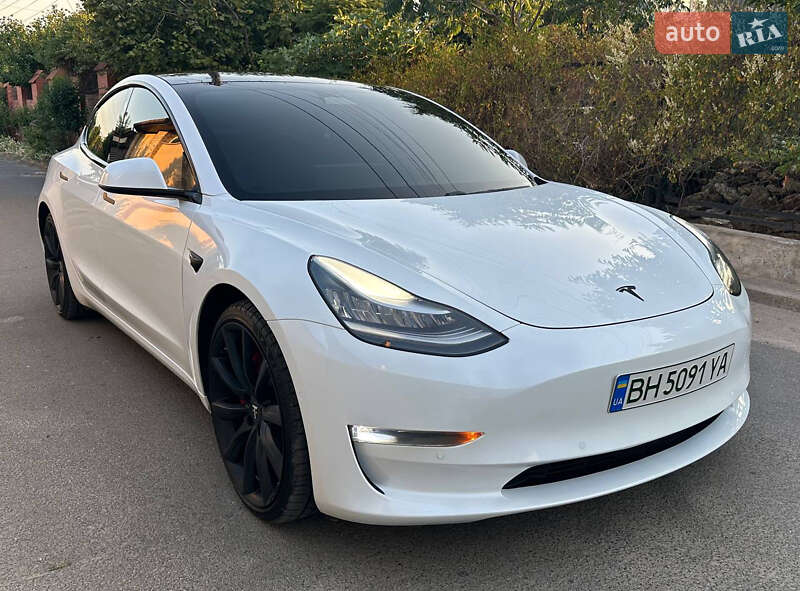 Седан Tesla Model 3 2019 в Чорноморську