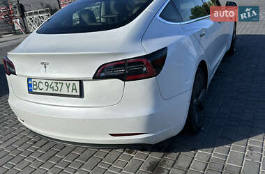 Седан Tesla Model 3 2020 в 