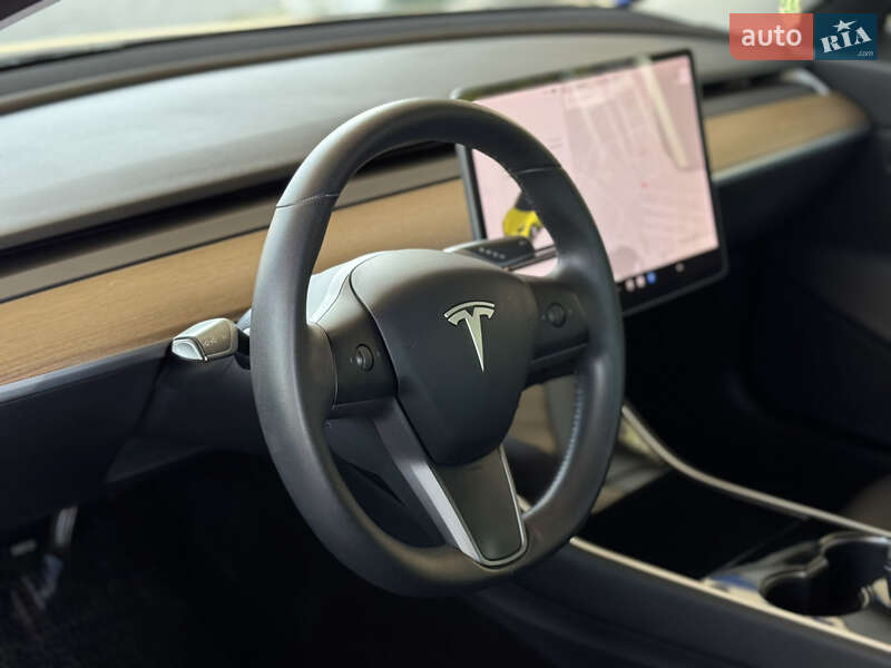 Седан Tesla Model 3 2020 в Николаеве