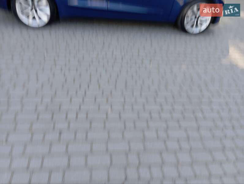 Седан Tesla Model 3 2018 в Львові