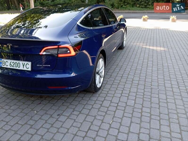 Седан Tesla Model 3 2018 в Львові