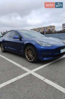 Седан Tesla Model 3 2021 в 