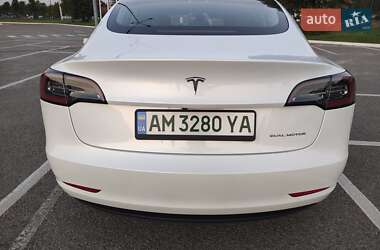 Седан Tesla Model 3 2019 в 