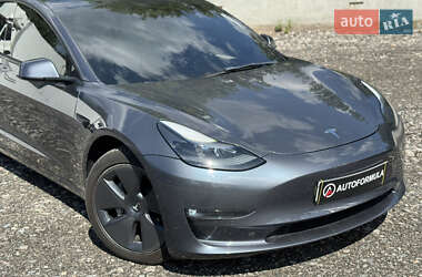 Седан Tesla Model 3 2022 в 
