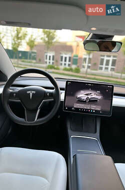 Седан Tesla Model 3 2022 в 
