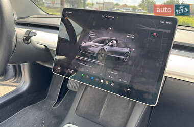 Седан Tesla Model 3 2022 в 