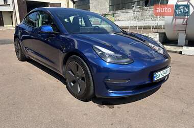 Седан Tesla Model 3 2022 в 