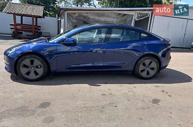 Седан Tesla Model 3 2022 в 