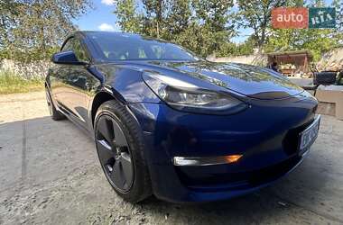 Седан Tesla Model 3 2022 в 