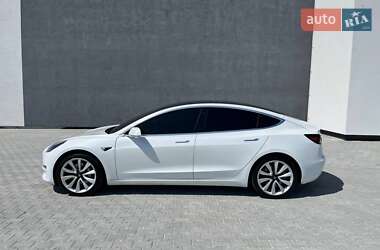 Седан Tesla Model 3 2019 в Львове