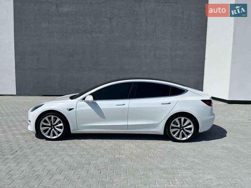Седан Tesla Model 3 2019 в Львове