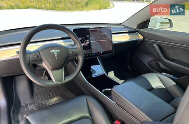 Седан Tesla Model 3 2019 в Львове