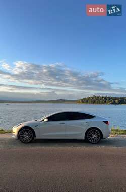 Седан Tesla Model 3 2019 в Львове