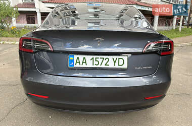 Седан Tesla Model 3 2022 в 