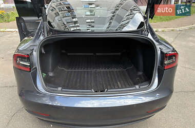 Седан Tesla Model 3 2022 в 