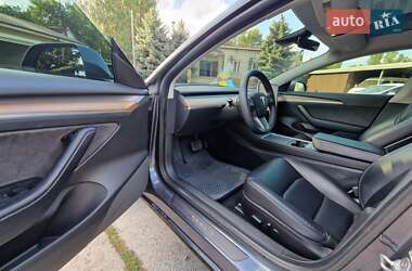 Седан Tesla Model 3 2021 в 