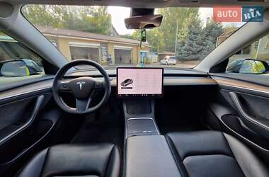 Седан Tesla Model 3 2021 в 