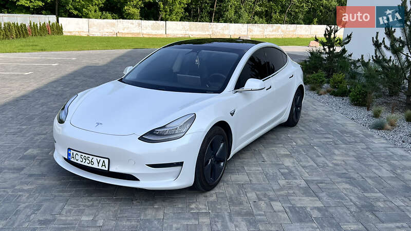 Седан Tesla Model 3 2020 в Луцке