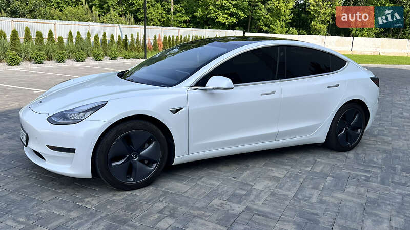 Седан Tesla Model 3 2020 в Луцке