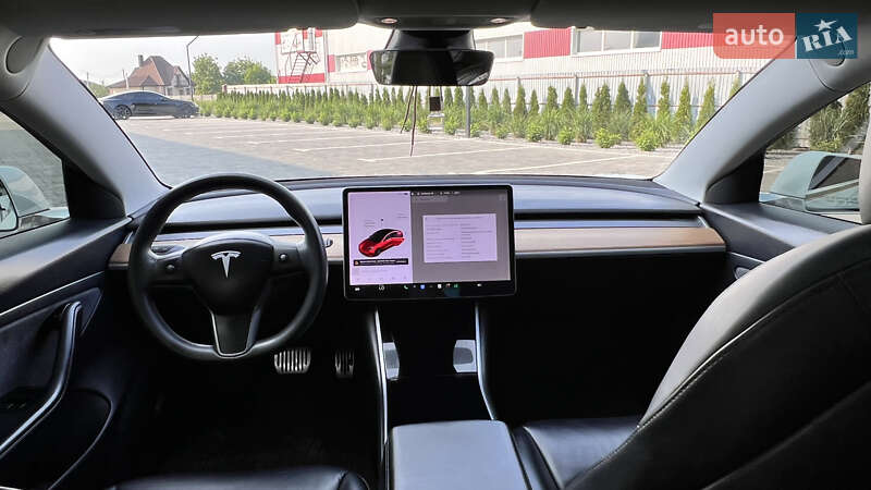 Седан Tesla Model 3 2020 в Луцке