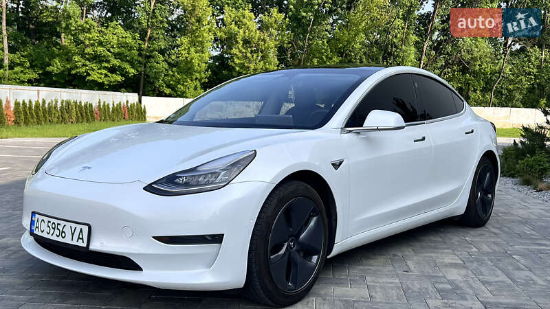 Седан Tesla Model 3 2020 в Луцке