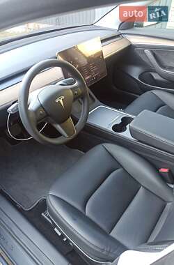 Седан Tesla Model 3 2023 в 