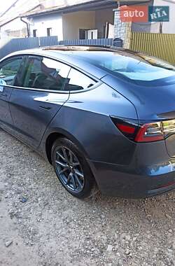 Седан Tesla Model 3 2023 в 
