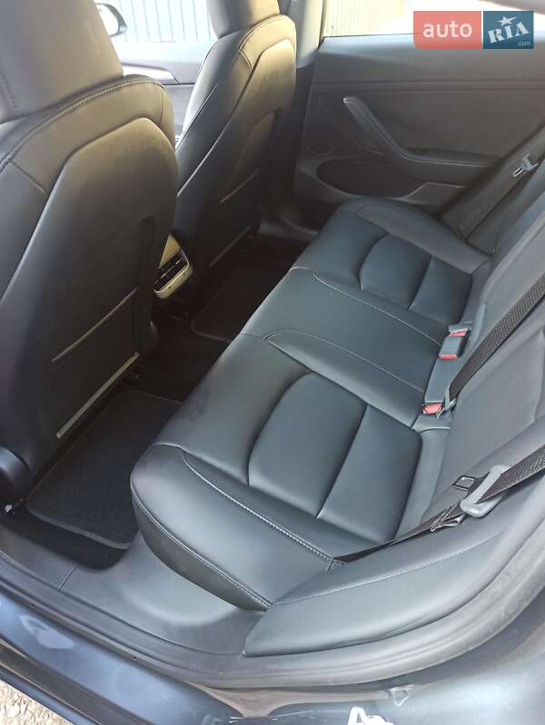 Седан Tesla Model 3 2023 в Самборе