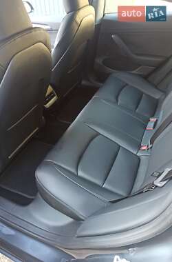 Седан Tesla Model 3 2023 в 