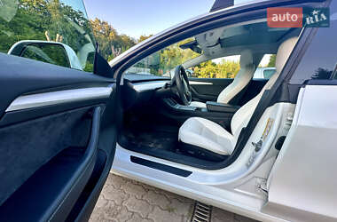 Седан Tesla Model 3 2022 в 