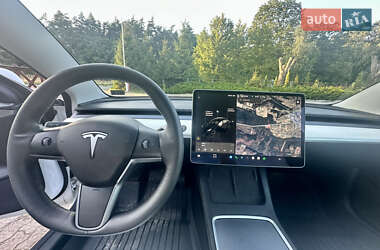 Седан Tesla Model 3 2022 в 