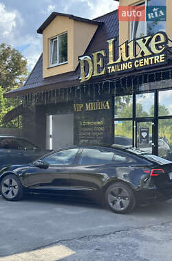 Седан Tesla Model 3 2023 в 