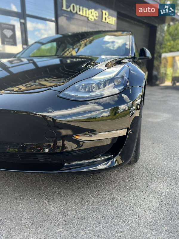 Седан Tesla Model 3 2023 в Сумах