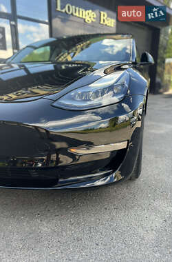 Седан Tesla Model 3 2023 в 