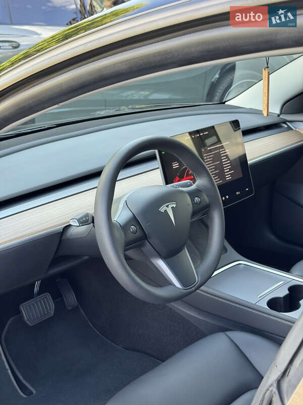 Седан Tesla Model 3 2023 в Сумах