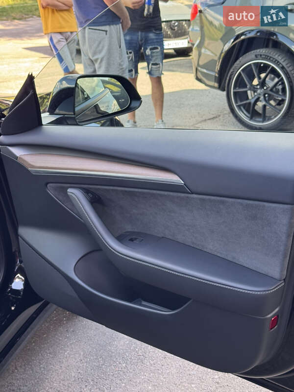 Седан Tesla Model 3 2023 в Сумах