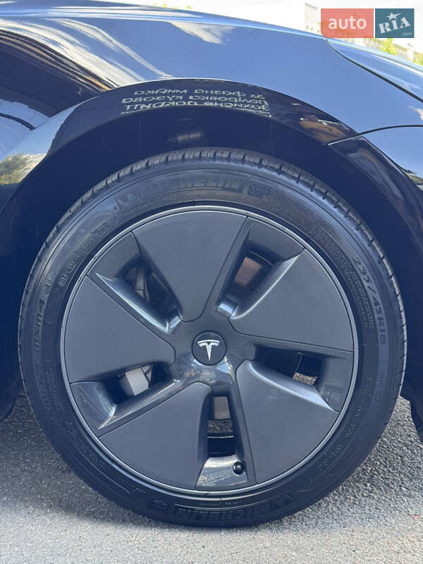 Седан Tesla Model 3 2023 в Сумах