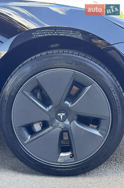 Седан Tesla Model 3 2023 в 