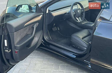 Седан Tesla Model 3 2022 в 