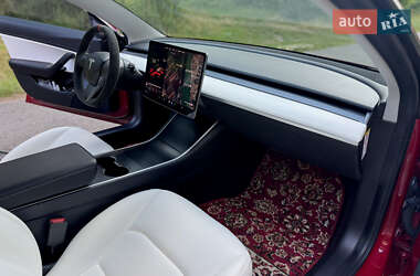 Седан Tesla Model 3 2019 в 