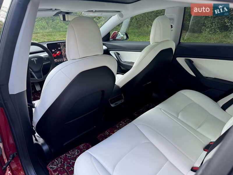Седан Tesla Model 3 2019 в Києві